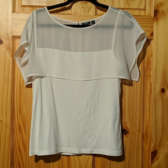 Fluttery sleeve top - Picture 2 of 3